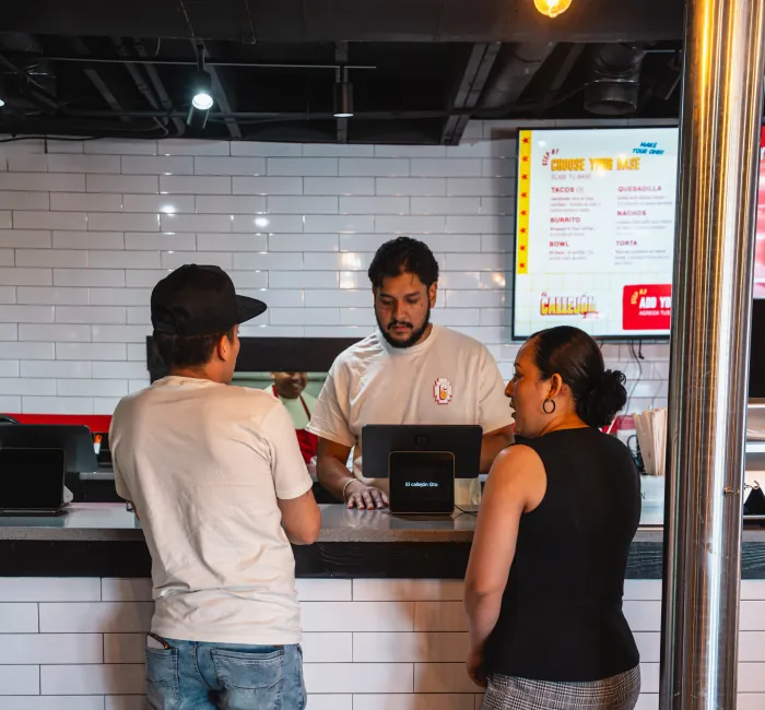 The El Callejón GTO team working the counter
